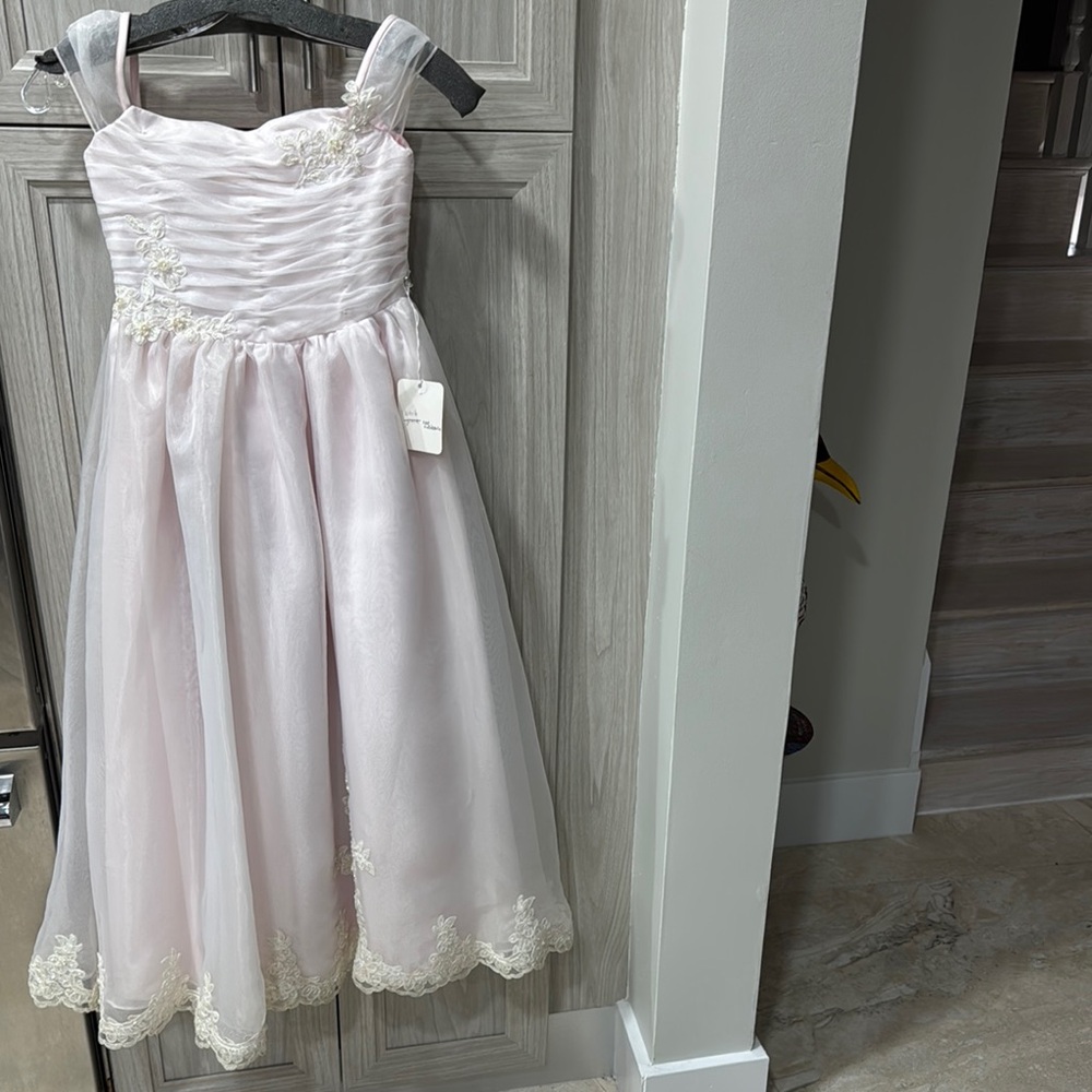 Brand new with Tags Elegant Pink girls party dress size 8-9